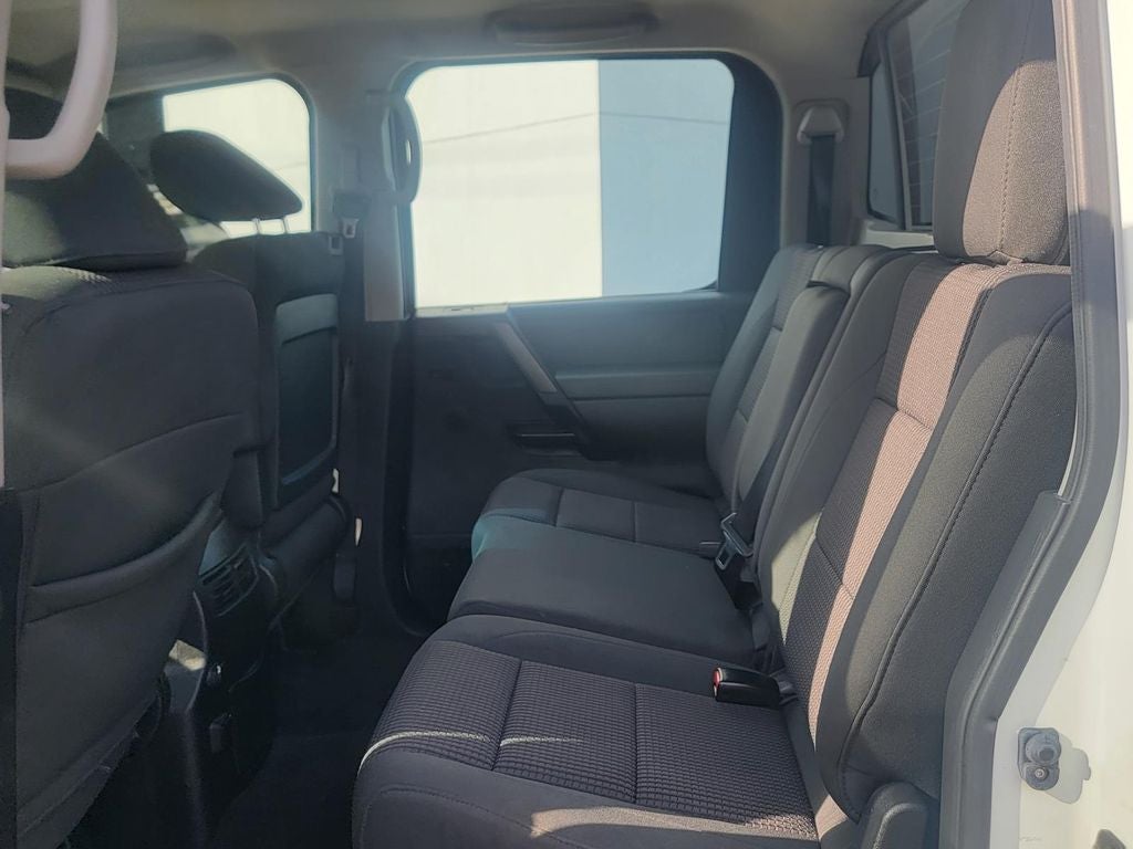 2014 Nissan Titan Base