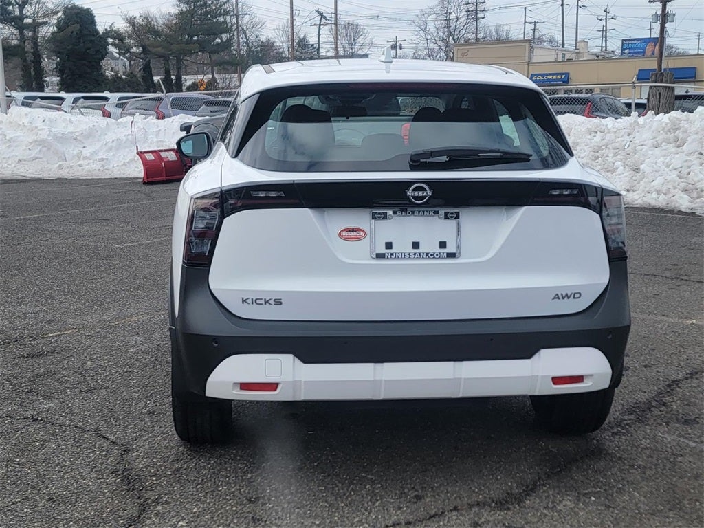 2025 Nissan Kicks S