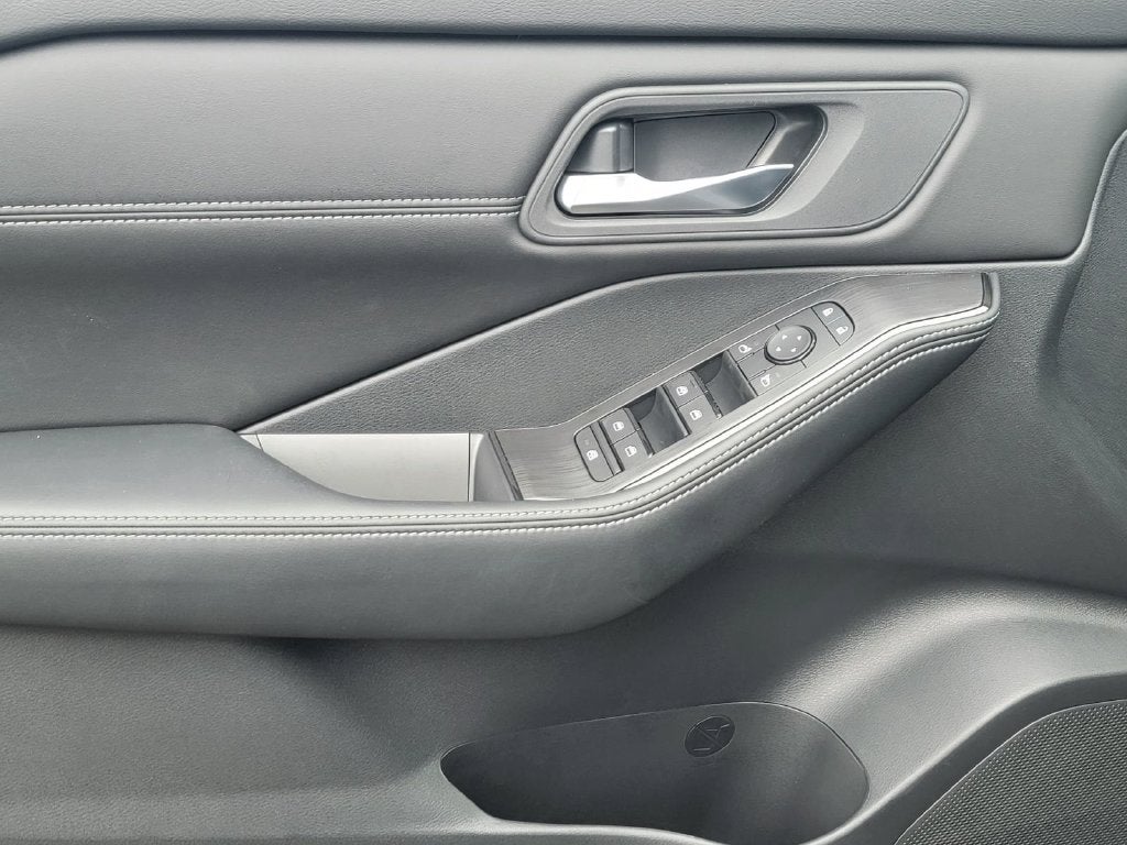 2027 Nissan Rogue SV