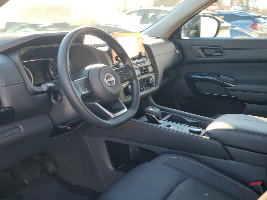 2025 Nissan Pathfinder S