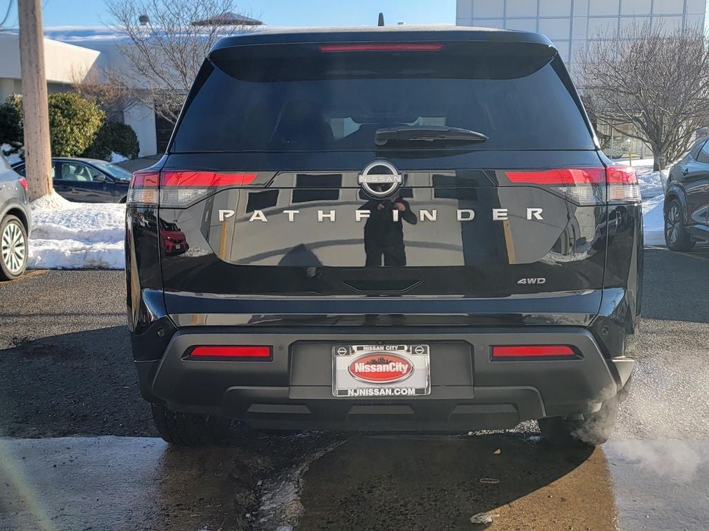 2025 Nissan Pathfinder S