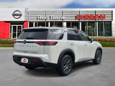 2024 Nissan Pathfinder SV