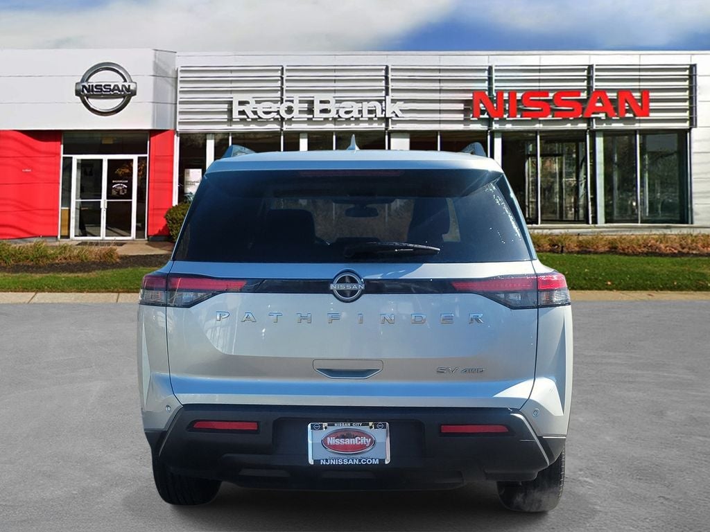 2024 Nissan Pathfinder SV