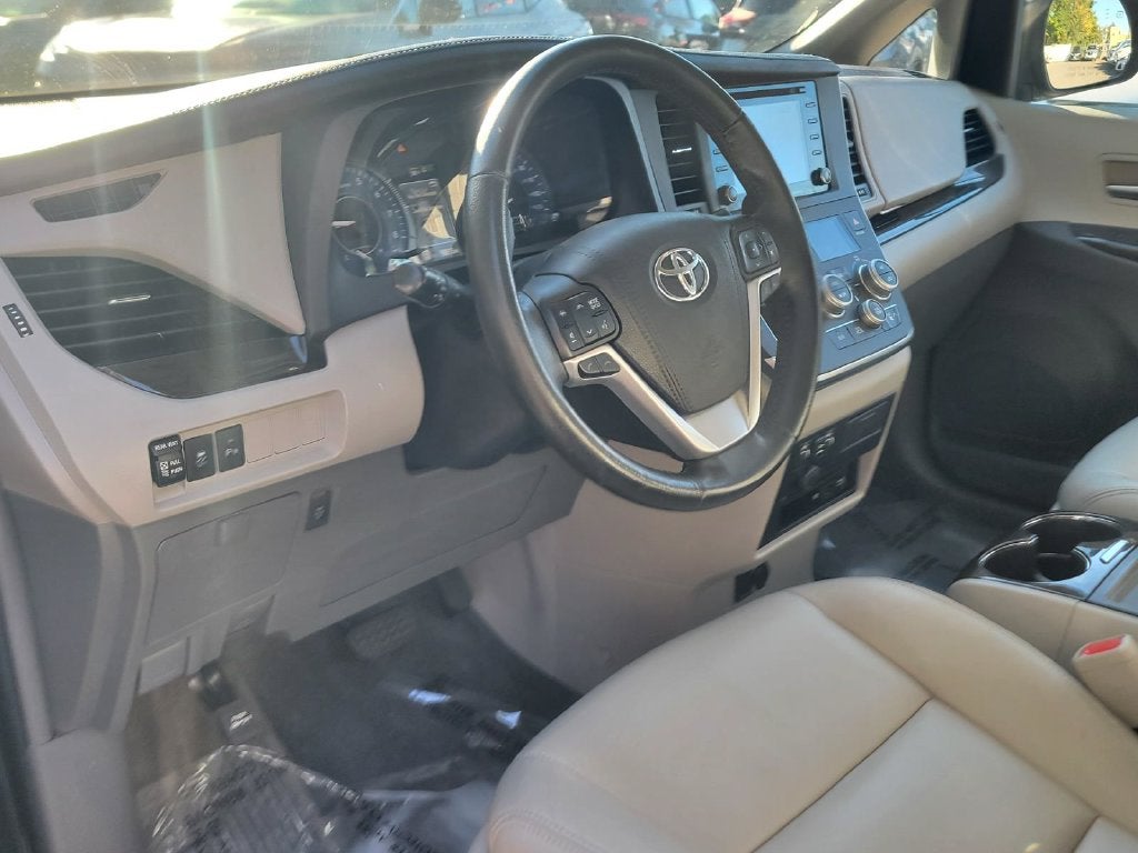 2018 Toyota Sienna XLE Premium 7 Passenger