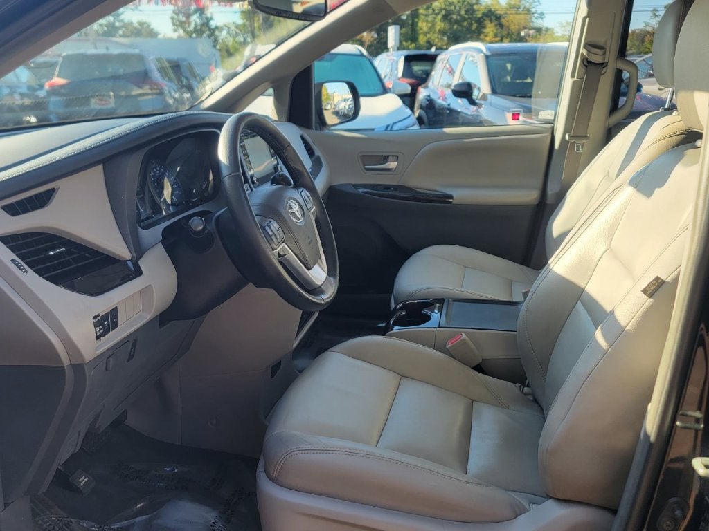 2018 Toyota Sienna XLE Premium 7 Passenger