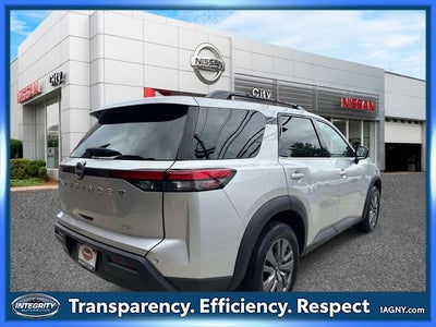 2025 Nissan Pathfinder SV