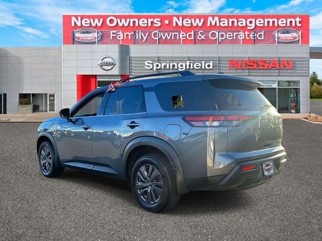 2024 Nissan Pathfinder SV