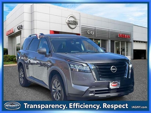 2022 Nissan Pathfinder SV
