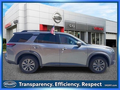 2022 Nissan Pathfinder SV