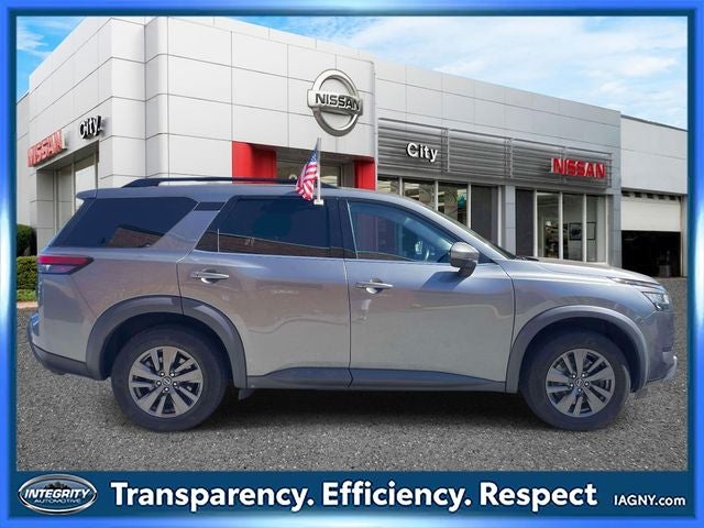 2022 Nissan Pathfinder SV