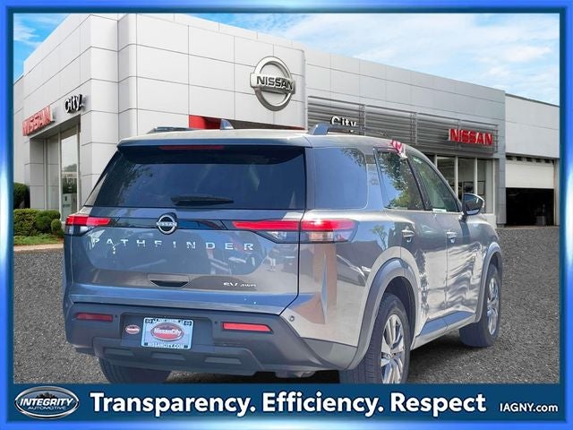 2022 Nissan Pathfinder SV