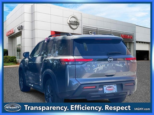 2022 Nissan Pathfinder SV