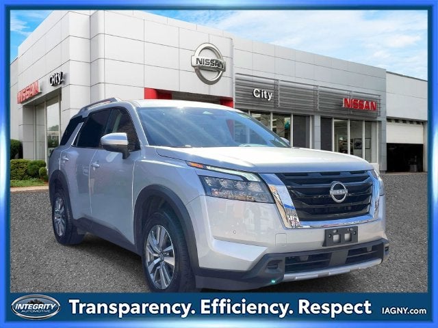 2025 Nissan Pathfinder SL