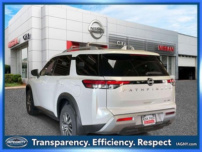 2025 Nissan Pathfinder SL