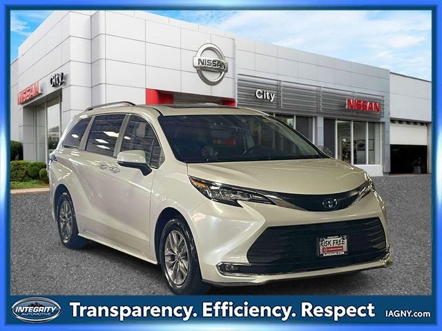 2023 Toyota Sienna XLE 8 Passenger