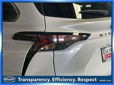 2023 Toyota Sienna XLE 8 Passenger