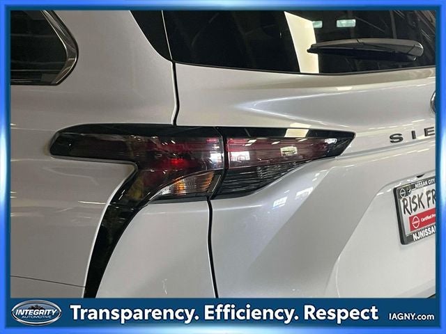 2023 Toyota Sienna XLE 8 Passenger