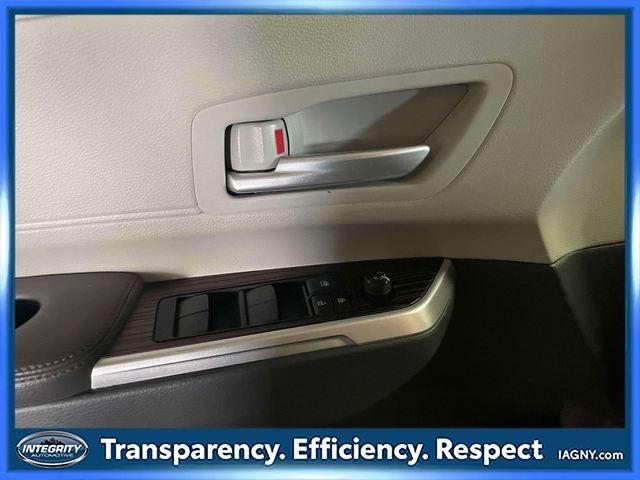 2023 Toyota Sienna XLE 8 Passenger