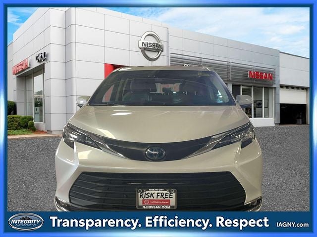 2023 Toyota Sienna XLE 8 Passenger