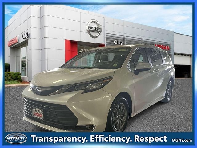 2023 Toyota Sienna XLE 8 Passenger