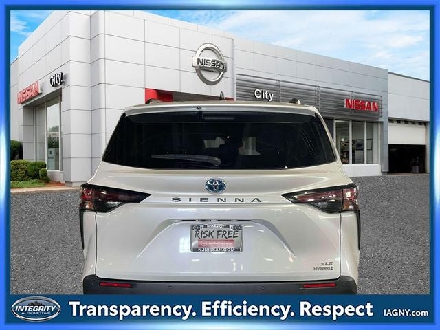 2023 Toyota Sienna XLE 8 Passenger