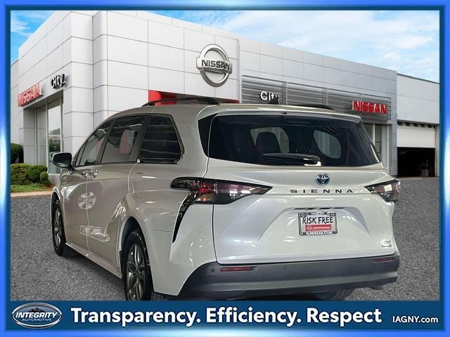2023 Toyota Sienna XLE 8 Passenger