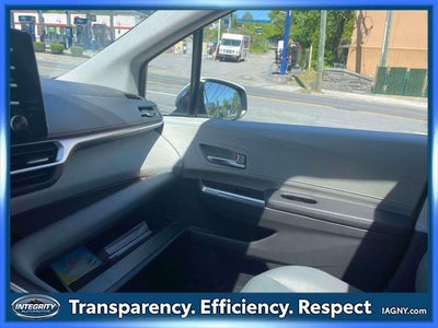 2023 Toyota Sienna XLE 8 Passenger