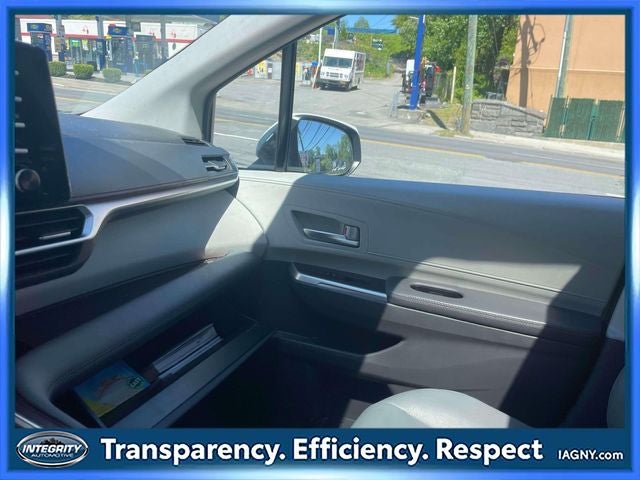 2023 Toyota Sienna XLE 8 Passenger