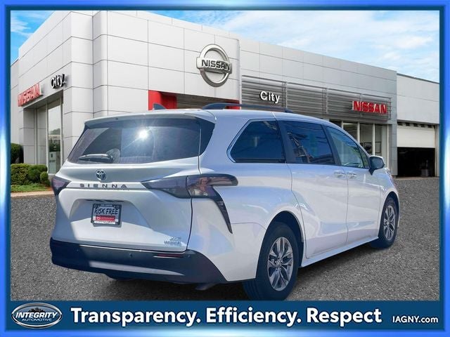 2023 Toyota Sienna XLE 8 Passenger