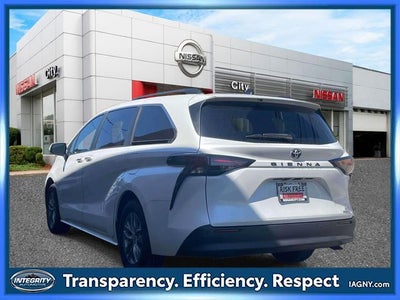 2023 Toyota Sienna XLE 8 Passenger