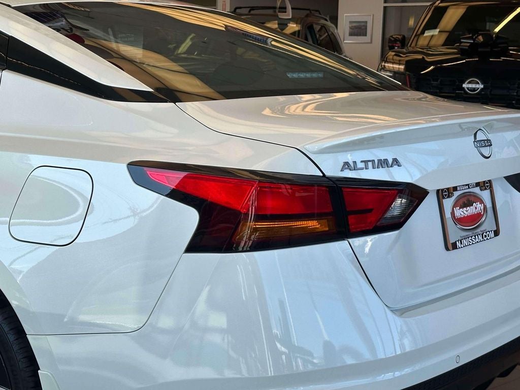 2025 Nissan Altima SR