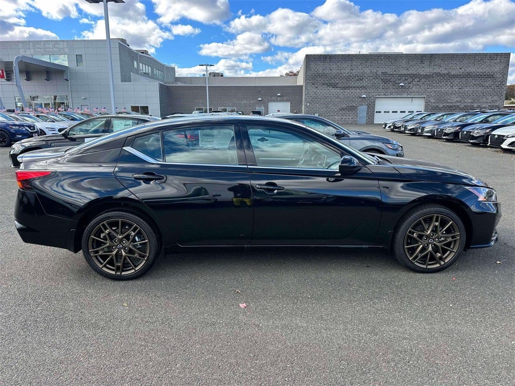 2025 Nissan Altima SR