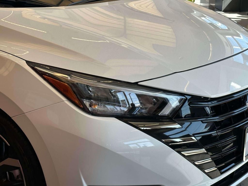 2025 Nissan Versa SR