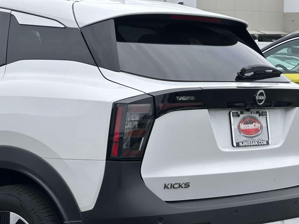 2025 Nissan Kicks SV