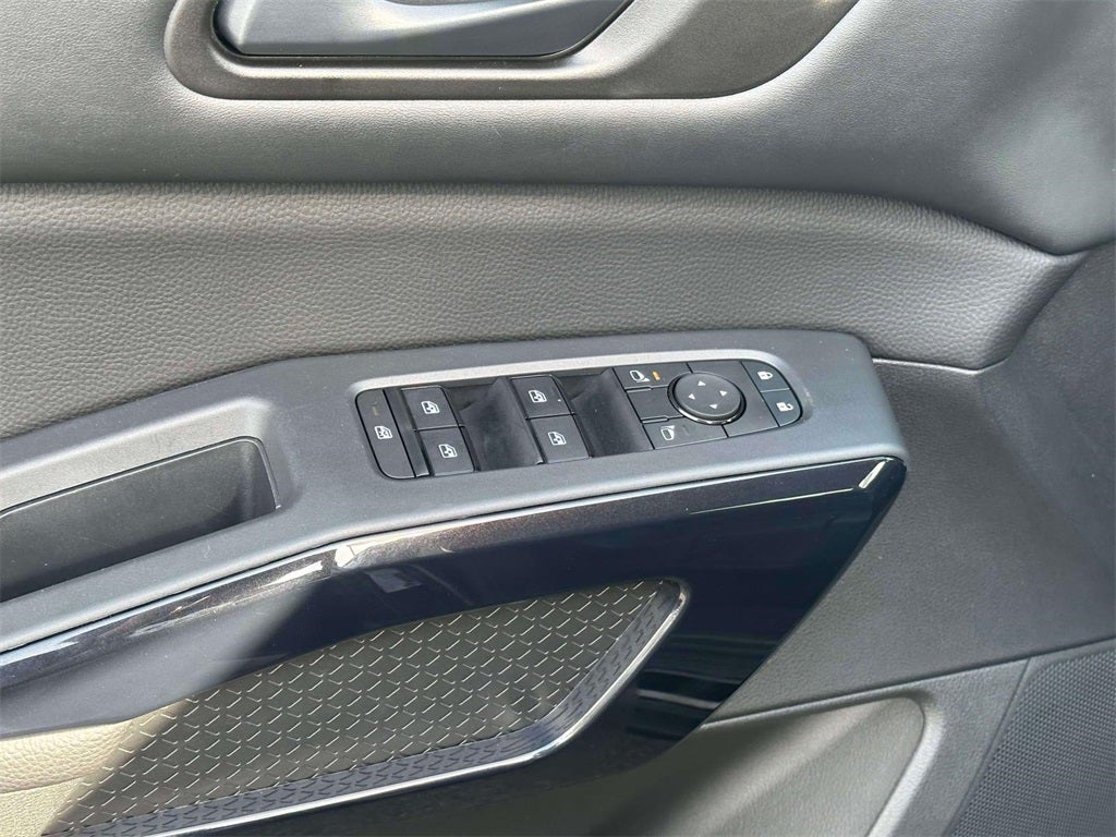 2025 Nissan Pathfinder S