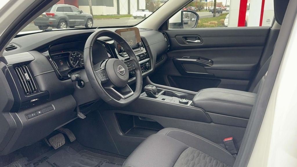 2022 Nissan Pathfinder SV