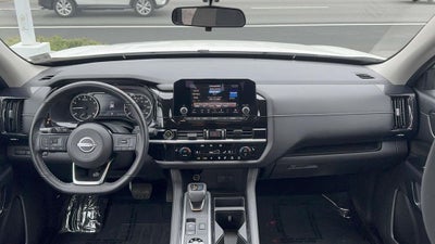 2022 Nissan Pathfinder SV