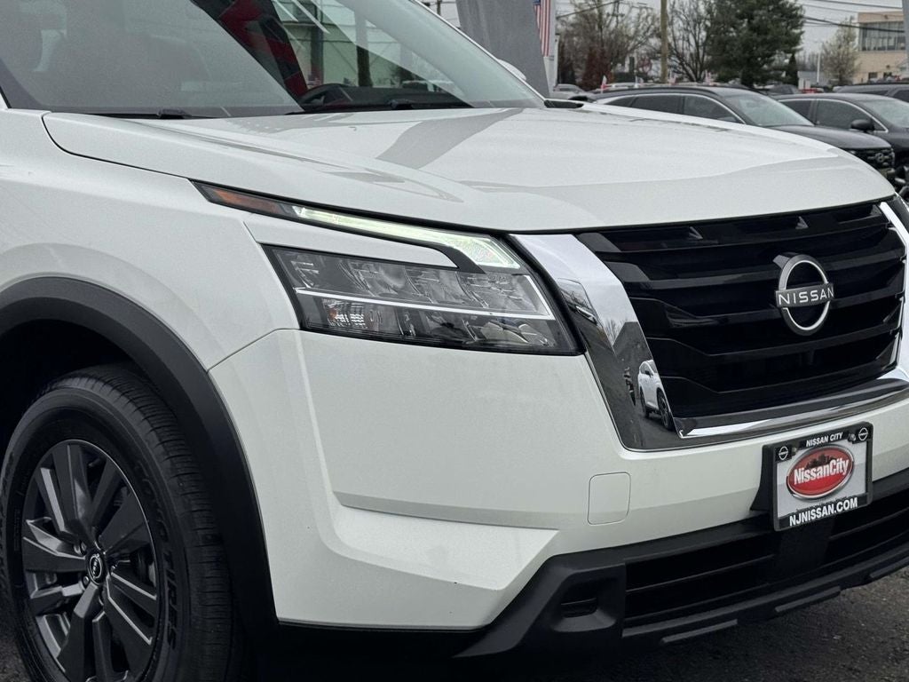2022 Nissan Pathfinder SV