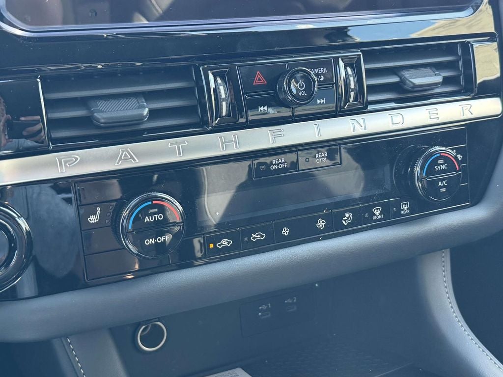 2026 Nissan Pathfinder SV