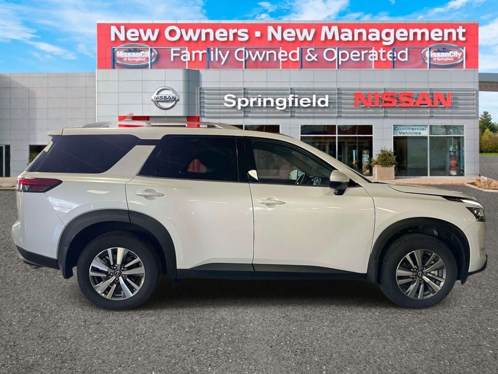 2025 Nissan Pathfinder SL