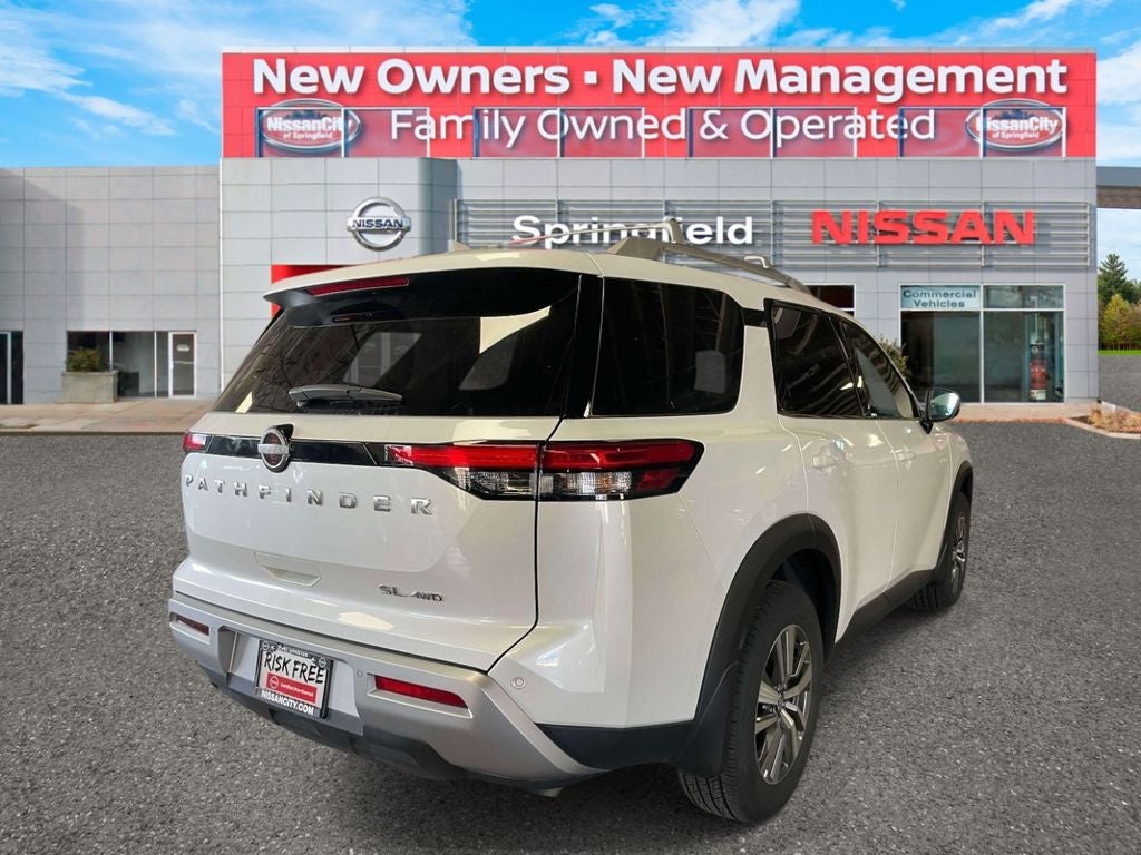 2025 Nissan Pathfinder SL