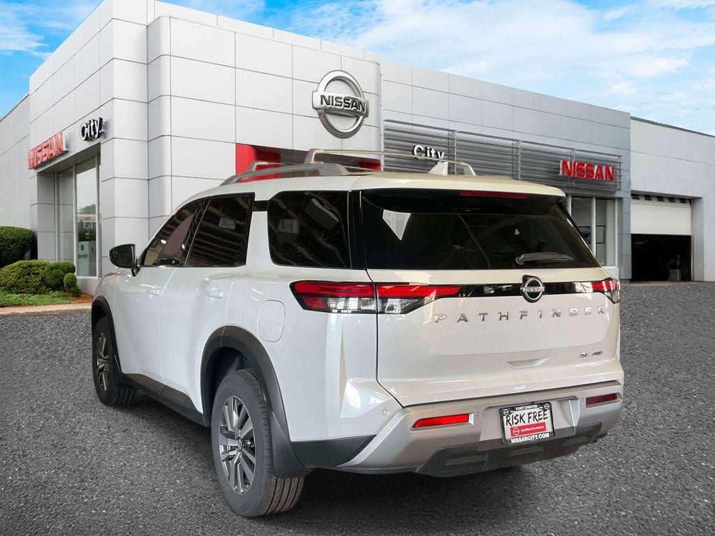 2025 Nissan Pathfinder SL