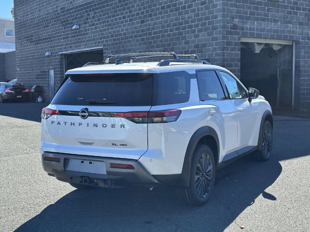 2026 Nissan Pathfinder SL