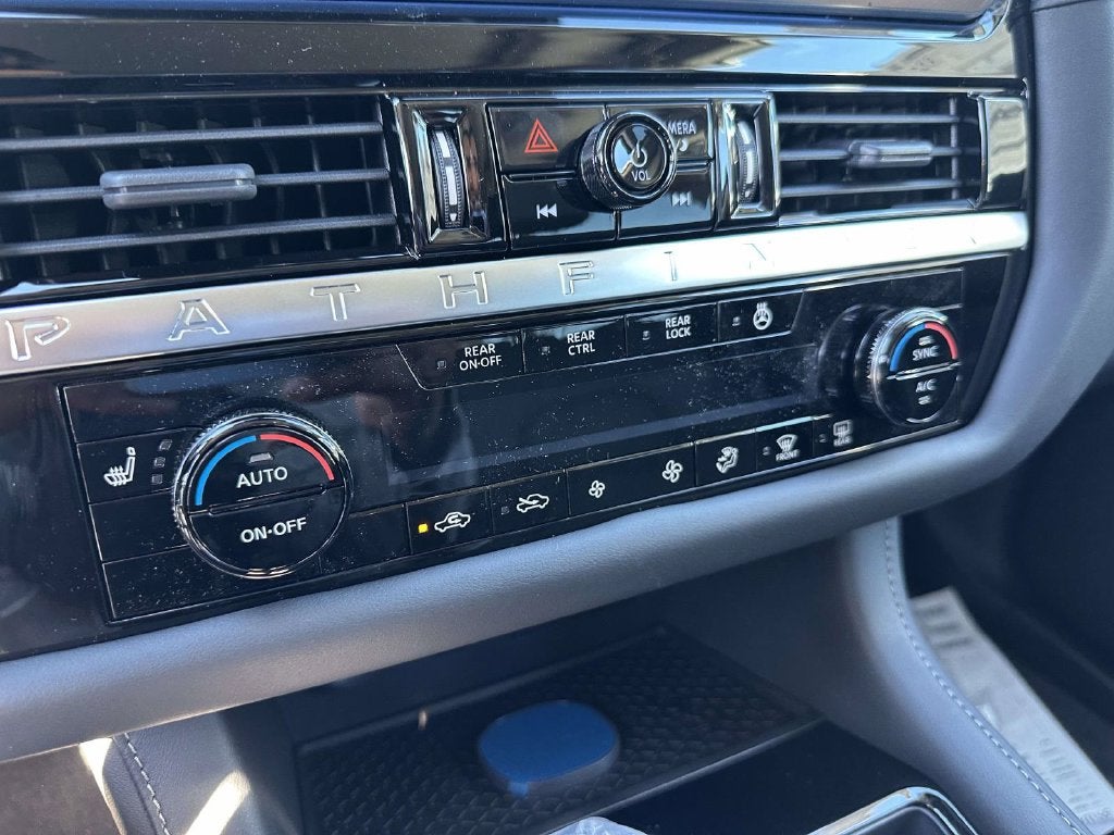 2026 Nissan Pathfinder SL