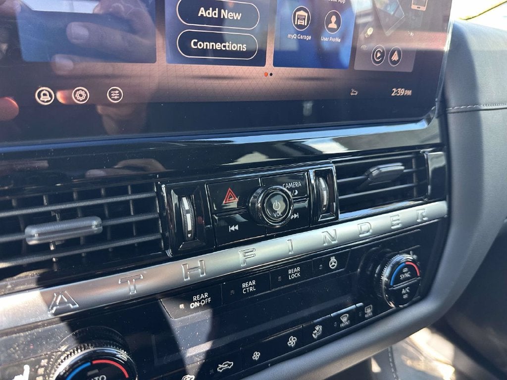 2026 Nissan Pathfinder SL