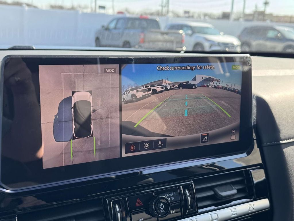 2026 Nissan Pathfinder SL