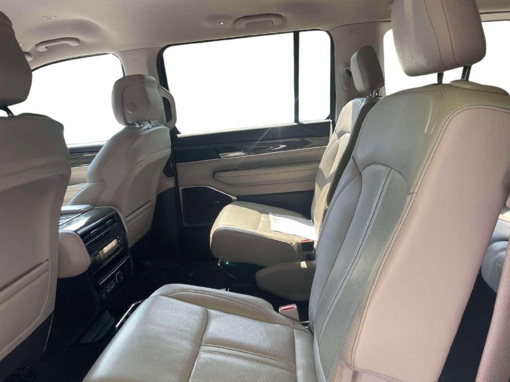 2022 Jeep Wagoneer Series III