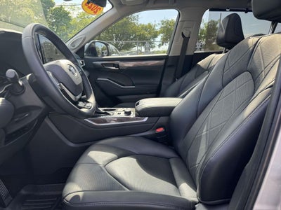2025 Toyota Highlander Platinum