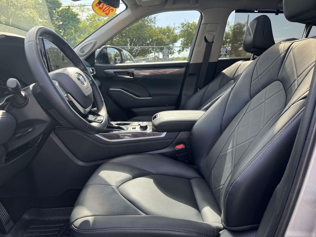 2025 Toyota Highlander Platinum