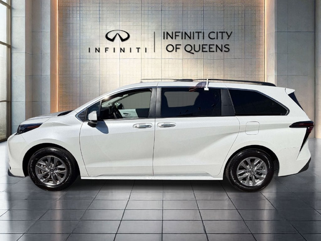 2026 Toyota Sienna XLE 8 Passenger